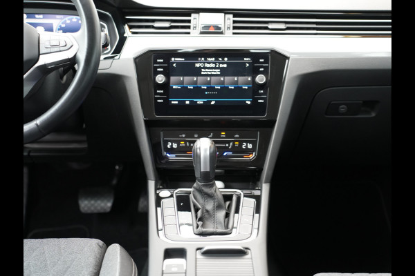 Volkswagen Passat Variant 1.5 TSI Business | Voorruit verwarmbaar en warmtewerend | LED | Draadloze telefoonlader |