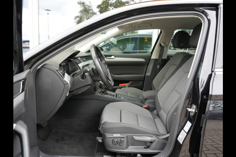 Volkswagen Passat Variant 1.5 TSI Business | Voorruit verwarmbaar en warmtewerend | LED | Draadloze telefoonlader |