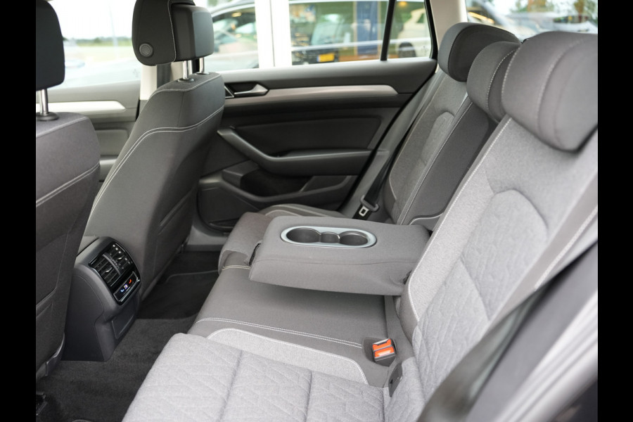 Volkswagen Passat Variant 1.5 TSI Business | Voorruit verwarmbaar en warmtewerend | LED | Draadloze telefoonlader |