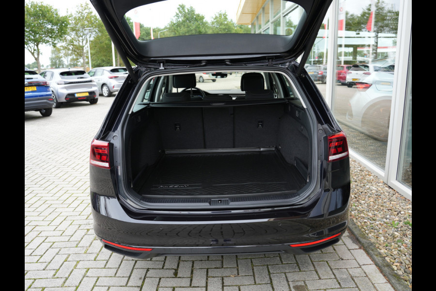Volkswagen Passat Variant 1.5 TSI Business | Voorruit verwarmbaar en warmtewerend | LED | Draadloze telefoonlader |
