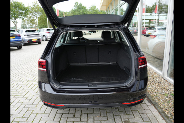 Volkswagen Passat Variant 1.5 TSI Business | Voorruit verwarmbaar en warmtewerend | LED | Draadloze telefoonlader |