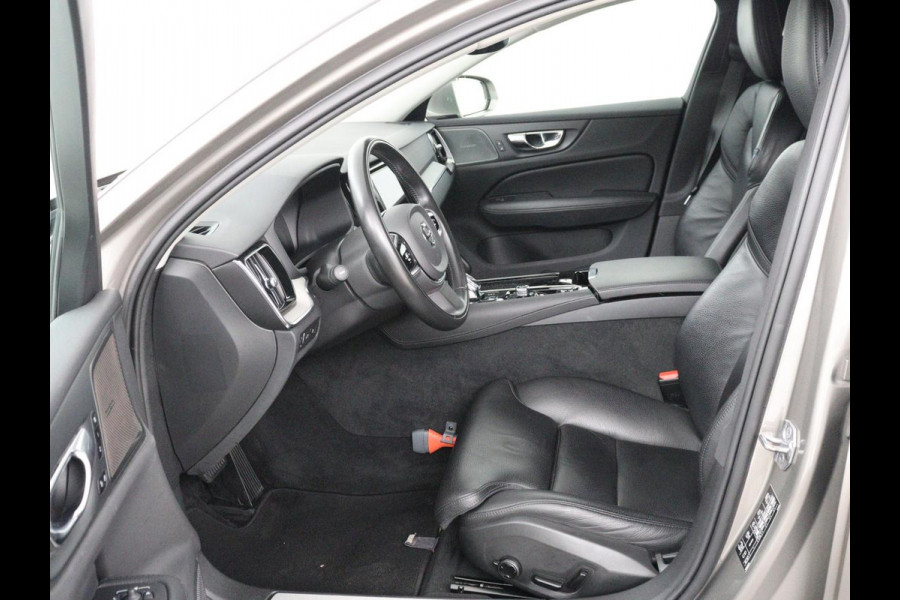 Volvo V60 2.0 T6 Recharge AWD Inscription | Trekhaak | SOH 81% | Stoelverwarming | Harman/Kardon | Leder | Camera | Adaptive cruise | Carplay | Keyless | Memory | Navigatie | Full LED | Stuurverwarming | PHEV | Plug in