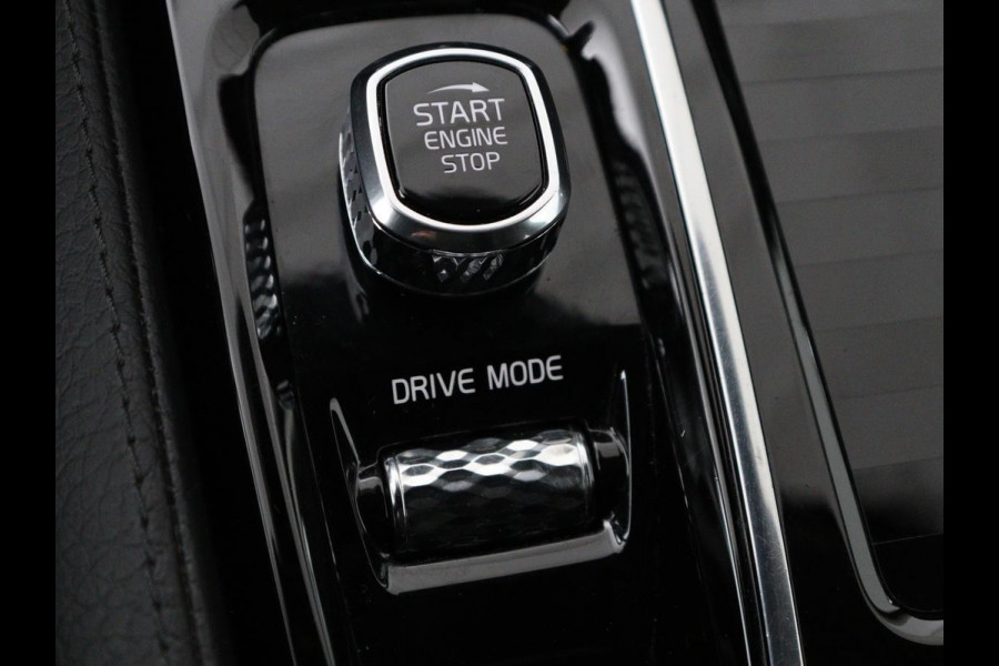 Volvo V60 2.0 T6 Recharge AWD Inscription | Trekhaak | SOH 81% | Stoelverwarming | Harman/Kardon | Leder | Camera | Adaptive cruise | Carplay | Keyless | Memory | Navigatie | Full LED | Stuurverwarming | PHEV | Plug in