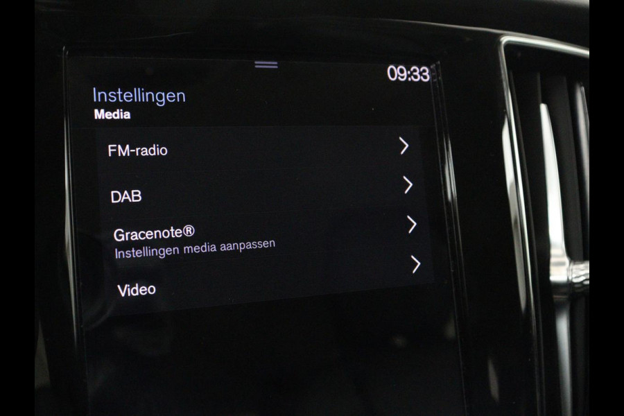 Volvo V60 2.0 T6 Recharge AWD Inscription | Trekhaak | SOH 81% | Stoelverwarming | Harman/Kardon | Leder | Camera | Adaptive cruise | Carplay | Keyless | Memory | Navigatie | Full LED | Stuurverwarming | PHEV | Plug in