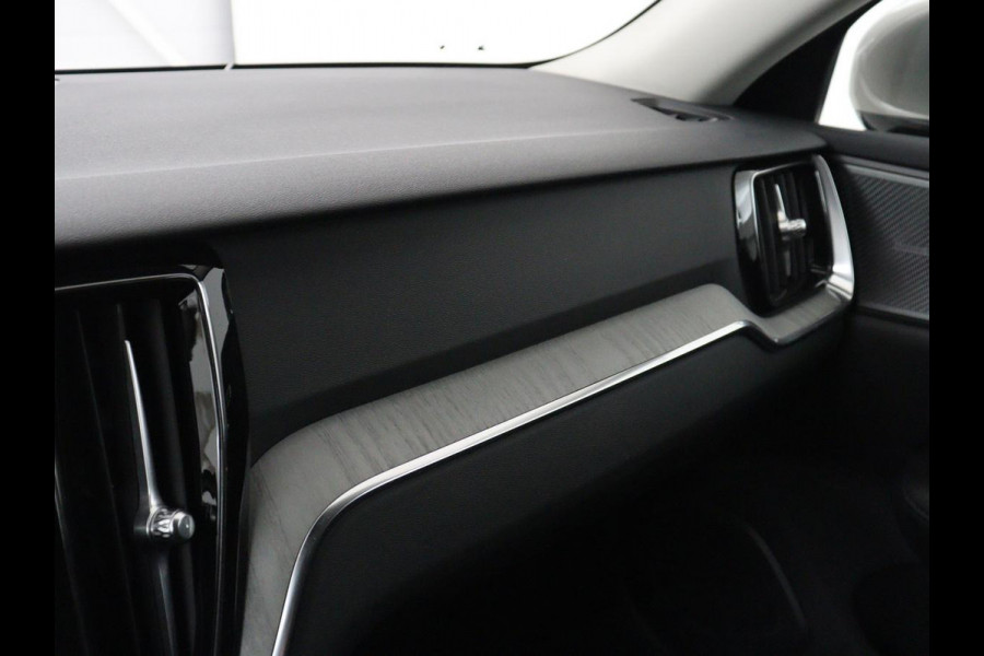 Volvo V60 2.0 T6 Recharge AWD Inscription | Trekhaak | SOH 81% | Stoelverwarming | Harman/Kardon | Leder | Camera | Adaptive cruise | Carplay | Keyless | Memory | Navigatie | Full LED | Stuurverwarming | PHEV | Plug in