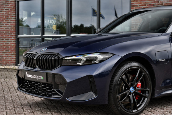 BMW 3 Serie Touring 330e xDrive M-Sport Pro Pano DA-Prof 360 HUD H/K E-zetels 19inch