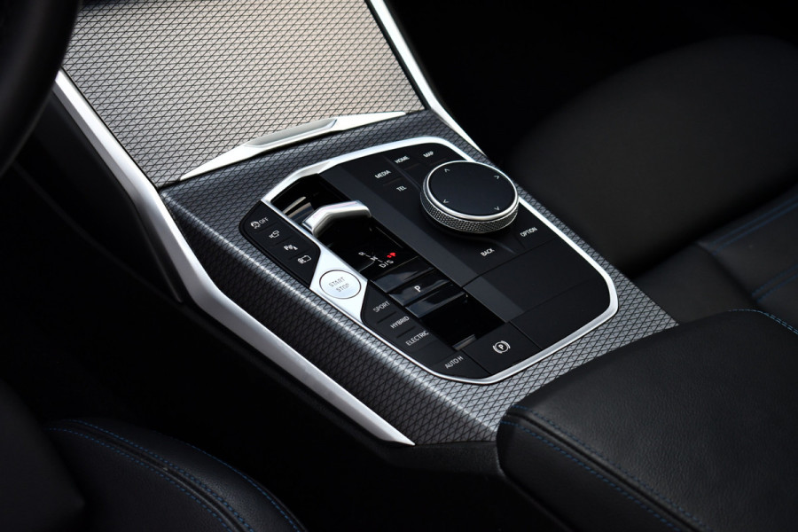 BMW 3 Serie Touring 330e xDrive M-Sport Pro Pano DA-Prof 360 HUD H/K E-zetels 19inch