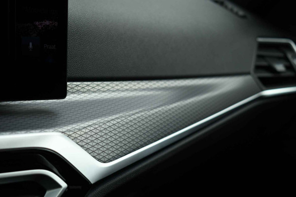 BMW 3 Serie Touring 330e xDrive M-Sport Pro Pano DA-Prof 360 HUD H/K E-zetels 19inch