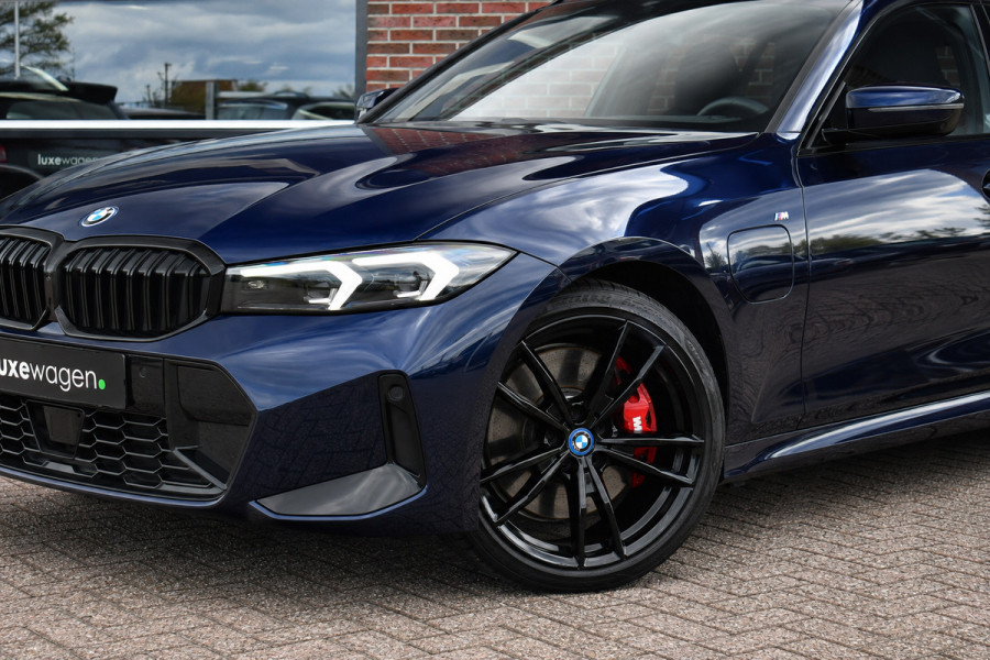 BMW 3 Serie Touring 330e xDrive M-Sport Pro Pano DA-Prof 360 HUD H/K E-zetels 19inch