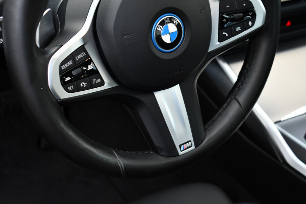 BMW 3 Serie Touring 330e xDrive M-Sport Pro Pano DA-Prof 360 HUD H/K E-zetels 19inch