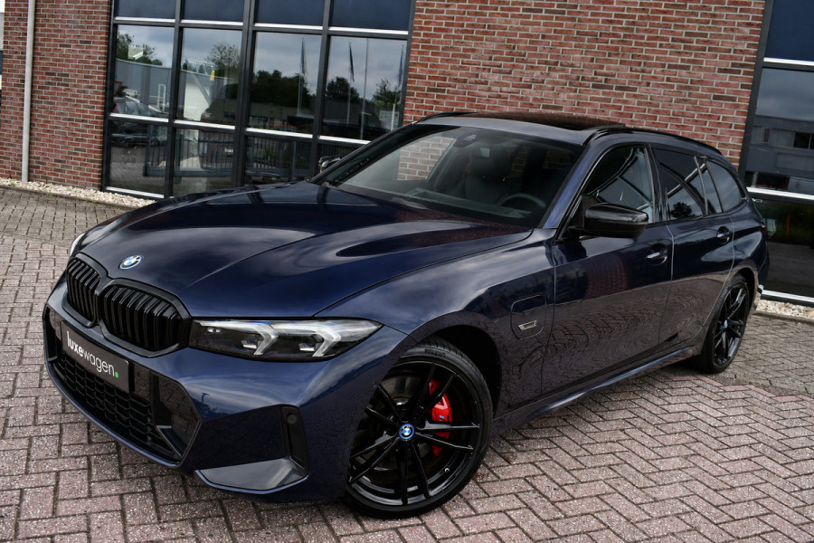BMW 3 Serie Touring 330e xDrive M-Sport Pro Pano DA-Prof 360 HUD H/K E-zetels 19inch