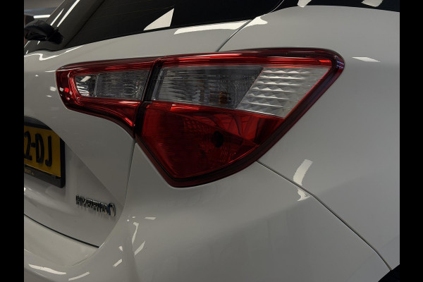 Toyota Yaris 1.5 HYBRID BLACK & WHITE GARANTIE TOT 2030! CLIMAT CONTROLL. ACHTERUITRIJ CAMERA . SLECHTS 58.000 KM GEREDEN!