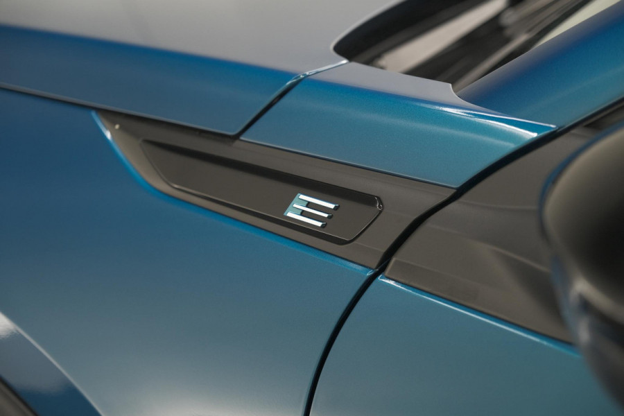 Peugeot e-2008 EV Allure Avantage 54 kWh | SOH 97,7% | 11 KW Lader | Apple Carplay | Parkeersensoren