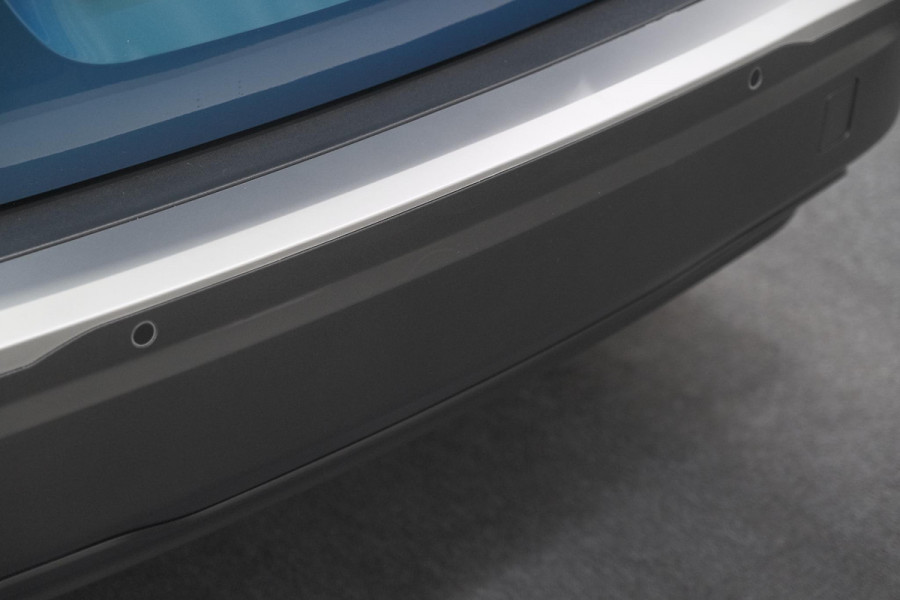 Peugeot e-2008 EV Allure Avantage 54 kWh | SOH 97,7% | 11 KW Lader | Apple Carplay | Parkeersensoren