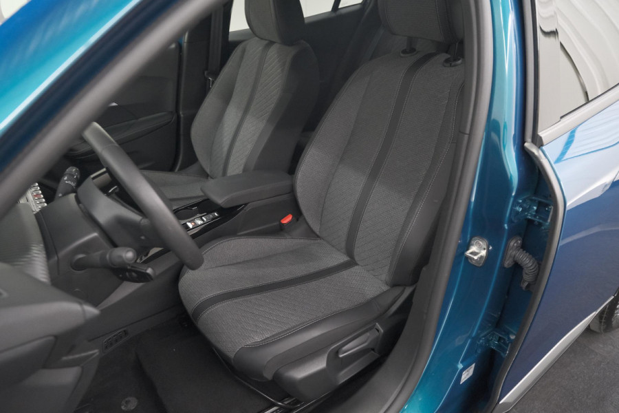 Peugeot e-2008 EV Allure Avantage 54 kWh | SOH 97,7% | 11 KW Lader | Apple Carplay | Parkeersensoren