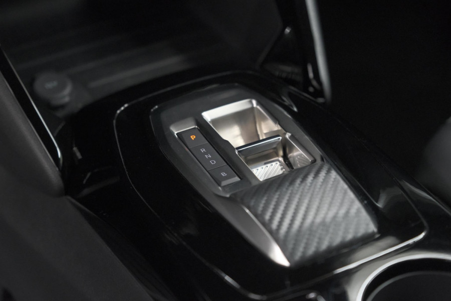 Peugeot e-2008 EV Allure Avantage 54 kWh | SOH 97,7% | 11 KW Lader | Apple Carplay | Parkeersensoren