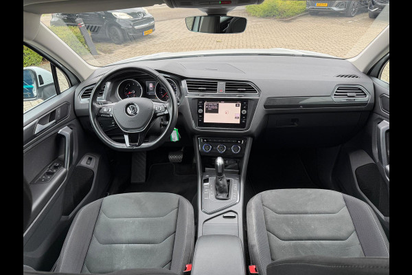 Volkswagen Tiguan 1.5 TSI ACT R-LINE AUTOMAAT Trekhaak Head UP display Navigatie Automatische Airco LMV Adaptief Cruise control