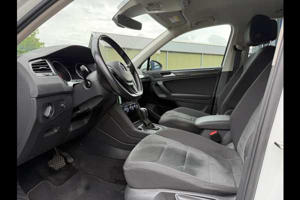 Volkswagen Tiguan 1.5 TSI ACT R-LINE AUTOMAAT Trekhaak Head UP display Navigatie Automatische Airco LMV Adaptief Cruise control