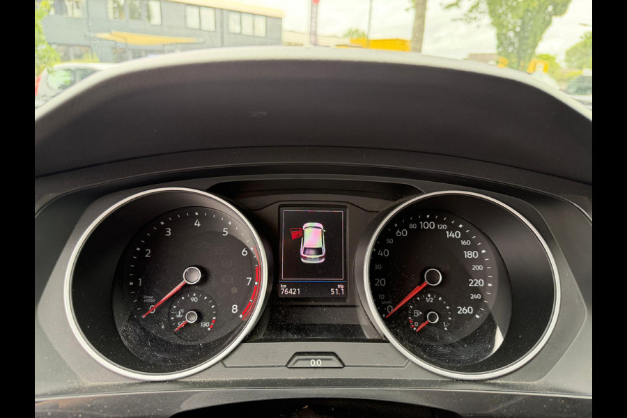 Volkswagen Tiguan 1.5 TSI ACT R-LINE AUTOMAAT Trekhaak Head UP display Navigatie Automatische Airco LMV Adaptief Cruise control