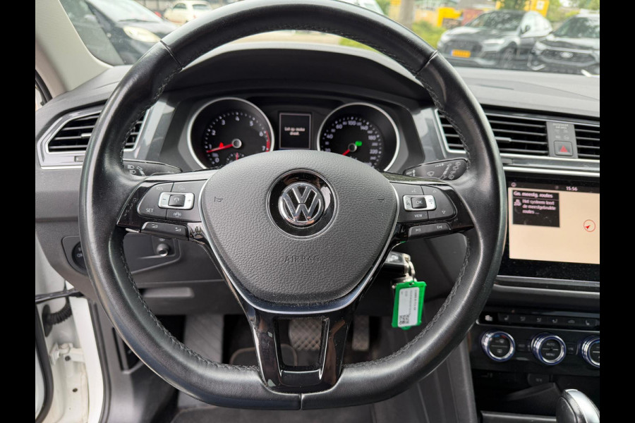 Volkswagen Tiguan 1.5 TSI ACT R-LINE AUTOMAAT Trekhaak Head UP display Navigatie Automatische Airco LMV Adaptief Cruise control