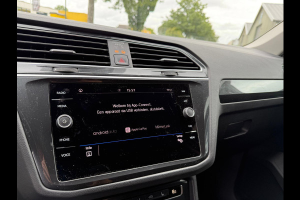Volkswagen Tiguan 1.5 TSI ACT R-LINE AUTOMAAT Trekhaak Head UP display Navigatie Automatische Airco LMV Adaptief Cruise control