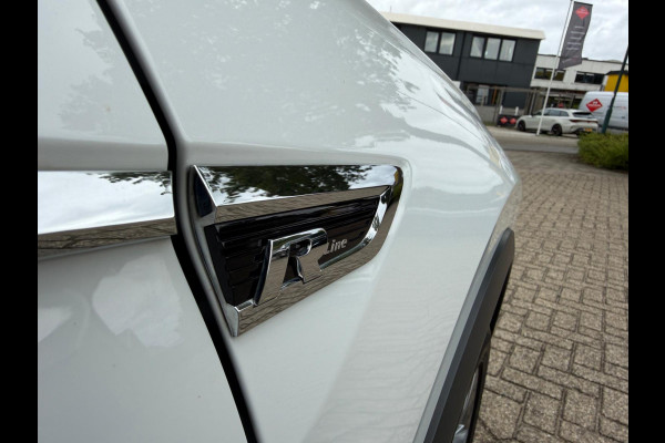 Volkswagen Tiguan 1.5 TSI ACT R-LINE AUTOMAAT Trekhaak Head UP display Navigatie Automatische Airco LMV Adaptief Cruise control