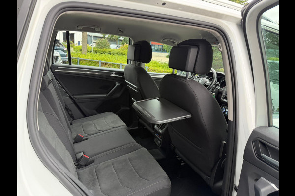 Volkswagen Tiguan 1.5 TSI ACT R-LINE AUTOMAAT Trekhaak Head UP display Navigatie Automatische Airco LMV Adaptief Cruise control