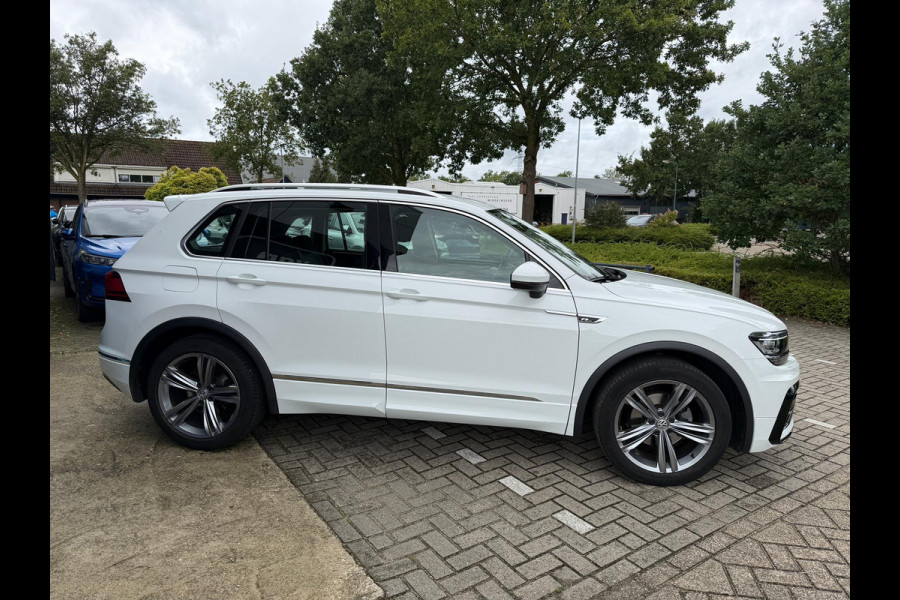 Volkswagen Tiguan 1.5 TSI ACT R-LINE AUTOMAAT Trekhaak Head UP display Navigatie Automatische Airco LMV Adaptief Cruise control