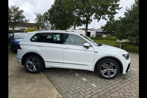 Volkswagen Tiguan 1.5 TSI ACT R-LINE AUTOMAAT Trekhaak Head UP display Navigatie Automatische Airco LMV Adaptief Cruise control