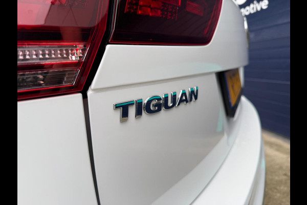 Volkswagen Tiguan 1.5 TSI ACT R-LINE AUTOMAAT Trekhaak Head UP display Navigatie Automatische Airco LMV Adaptief Cruise control