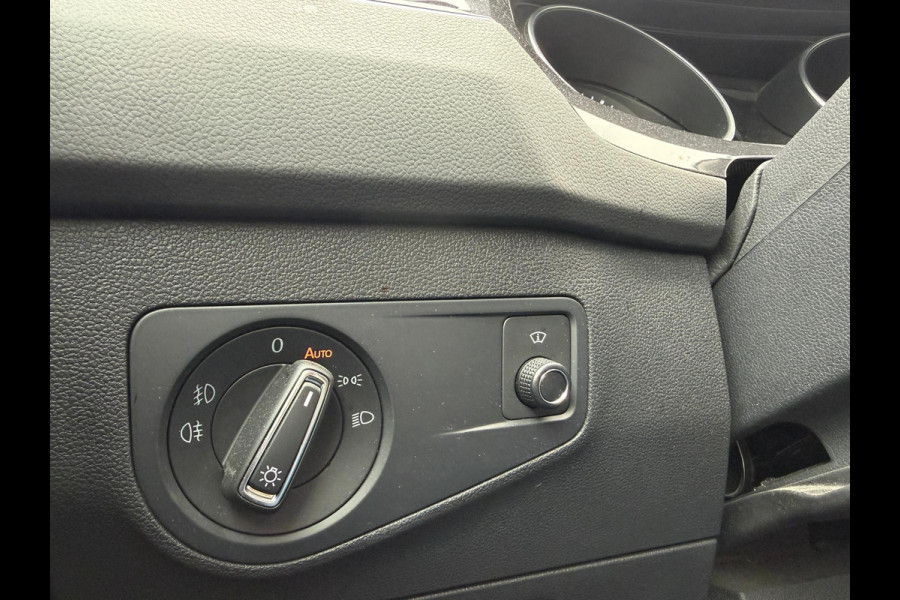 Volkswagen Tiguan 1.5 TSI ACT R-LINE AUTOMAAT Trekhaak Head UP display Navigatie Automatische Airco LMV Adaptief Cruise control