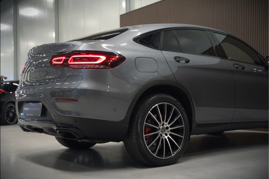 Mercedes-Benz GLC Coupé 300e 4MATIC Premium Plus | Panoramadak | Stuurverwarming | Stoelverwarming | Head-Up Display | Massage | Memory Seats | Luchtvering | Keyless | 360 Camera | Leer | Ambiance Verlichting | Trekhaak | Apple Carplay | Na