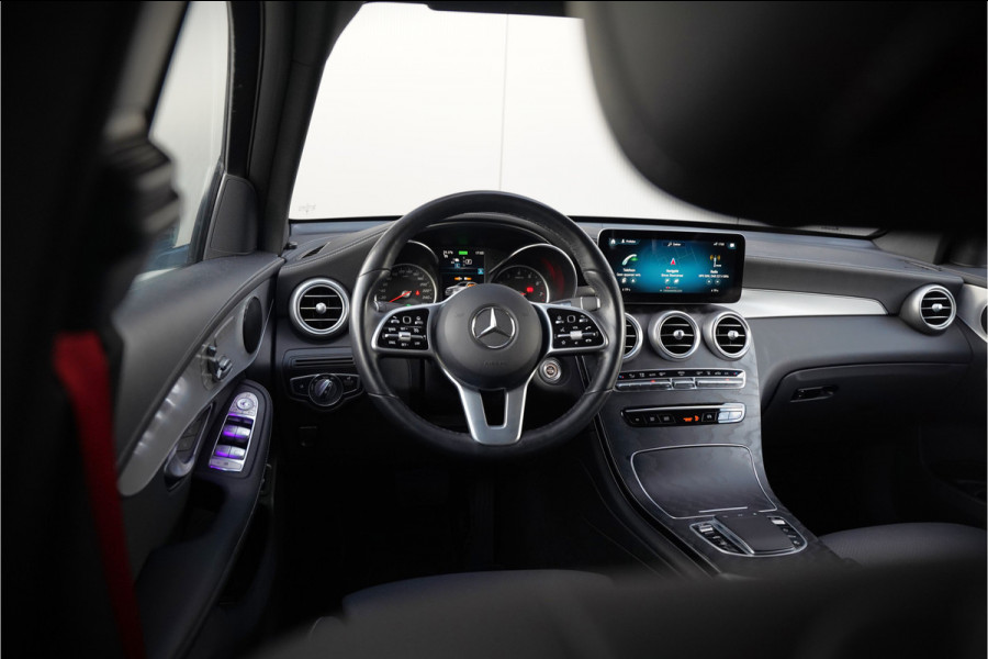 Mercedes-Benz GLC Coupé 300e 4MATIC Premium Plus | Panoramadak | Stuurverwarming | Stoelverwarming | Head-Up Display | Massage | Memory Seats | Luchtvering | Keyless | 360 Camera | Leer | Ambiance Verlichting | Trekhaak | Apple Carplay | Na