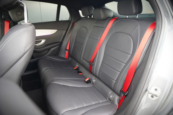 Mercedes-Benz GLC Coupé 300e 4MATIC Premium Plus | Panoramadak | Stuurverwarming | Stoelverwarming | Head-Up Display | Massage | Memory Seats | Luchtvering | Keyless | 360 Camera | Leer | Ambiance Verlichting | Trekhaak | Apple Carplay | Na