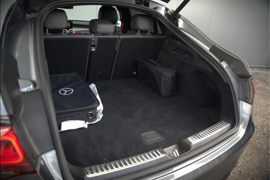 Mercedes-Benz GLC Coupé 300e 4MATIC Premium Plus | Panoramadak | Stuurverwarming | Stoelverwarming | Head-Up Display | Massage | Memory Seats | Luchtvering | Keyless | 360 Camera | Leer | Ambiance Verlichting | Trekhaak | Apple Carplay | Na
