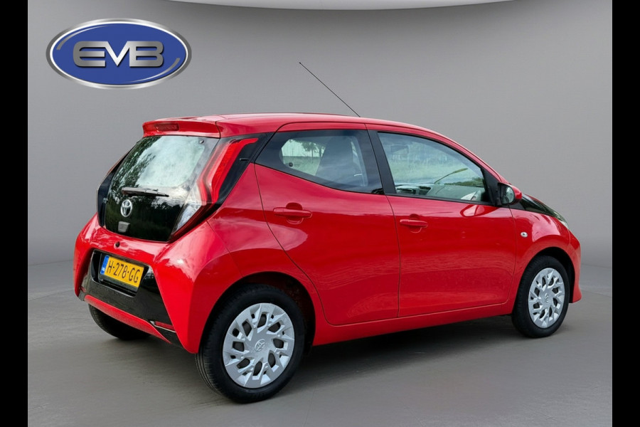 Toyota Aygo 1.0 VVT-i x-play,achteruitrijcamera, airco, 24000 km, NL auto met nationale auto pas