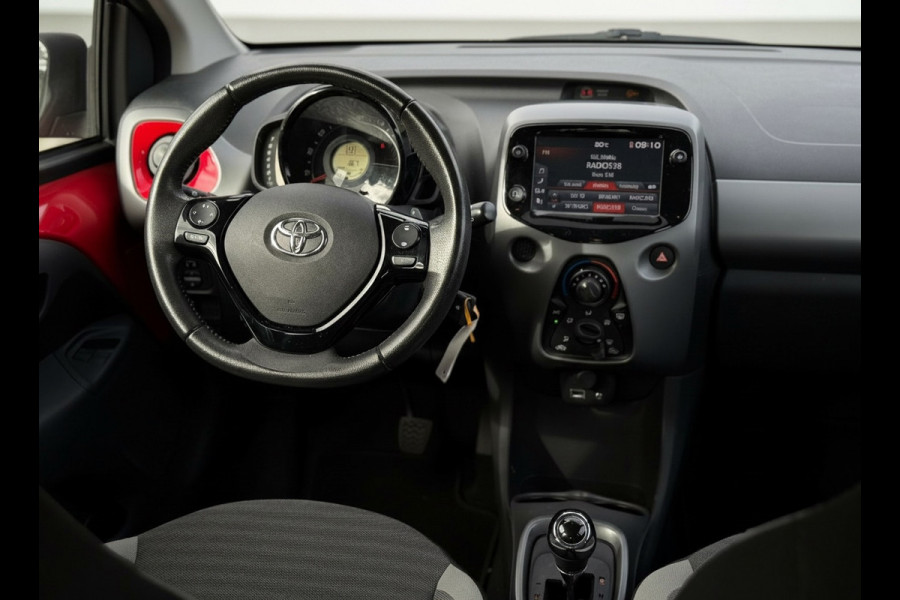 Toyota Aygo 1.0 VVT-i x-play,achteruitrijcamera, airco, 24000 km, NL auto met nationale auto pas
