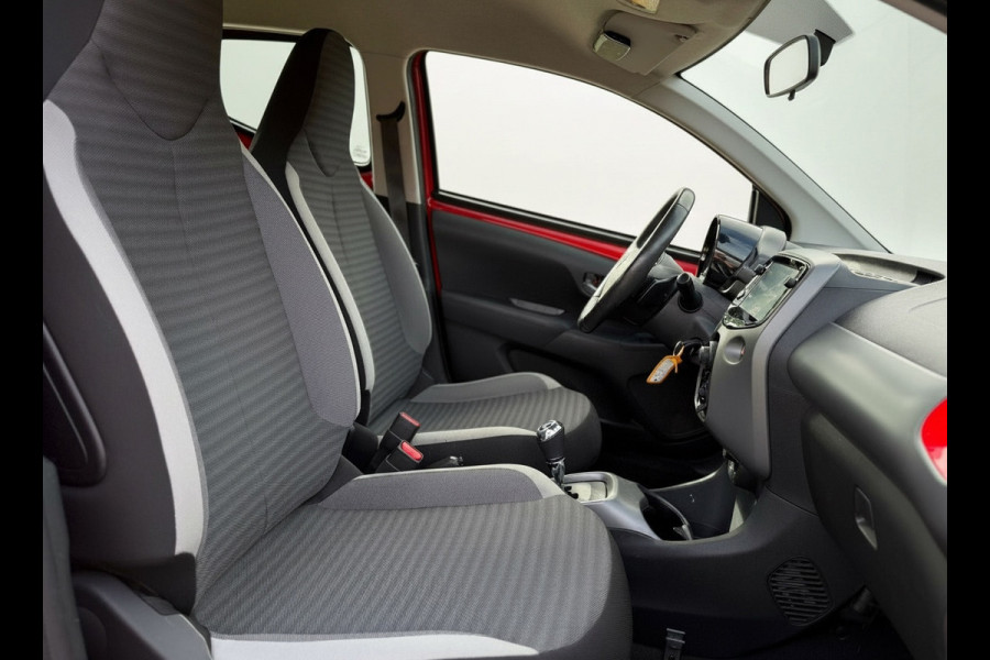 Toyota Aygo 1.0 VVT-i x-play,achteruitrijcamera, airco, 24000 km, NL auto met nationale auto pas
