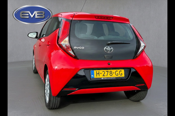 Toyota Aygo 1.0 VVT-i x-play,achteruitrijcamera, airco, 24000 km, NL auto met nationale auto pas
