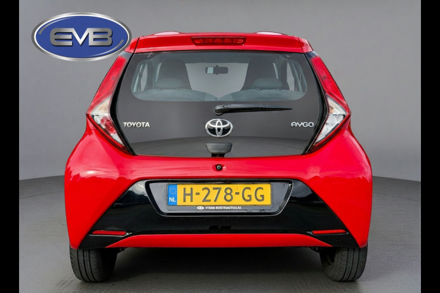 Toyota Aygo 1.0 VVT-i x-play,achteruitrijcamera, airco, 24000 km, NL auto met nationale auto pas