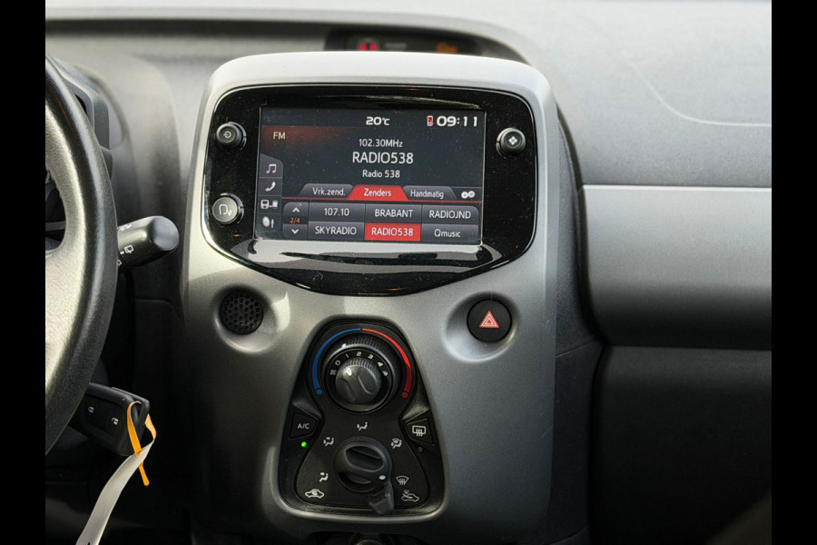 Toyota Aygo 1.0 VVT-i x-play,achteruitrijcamera, airco, 24000 km, NL auto met nationale auto pas