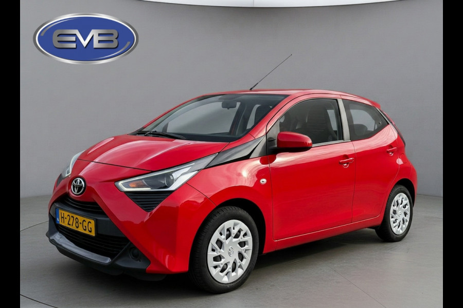 Toyota Aygo 1.0 VVT-i x-play,achteruitrijcamera, airco, 24000 km, NL auto met nationale auto pas