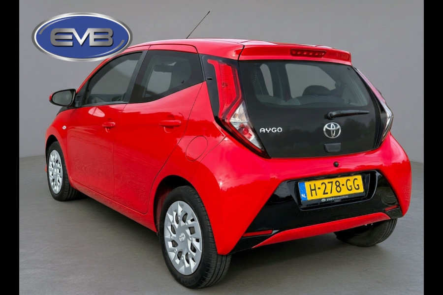 Toyota Aygo 1.0 VVT-i x-play,achteruitrijcamera, airco, 24000 km, NL auto met nationale auto pas