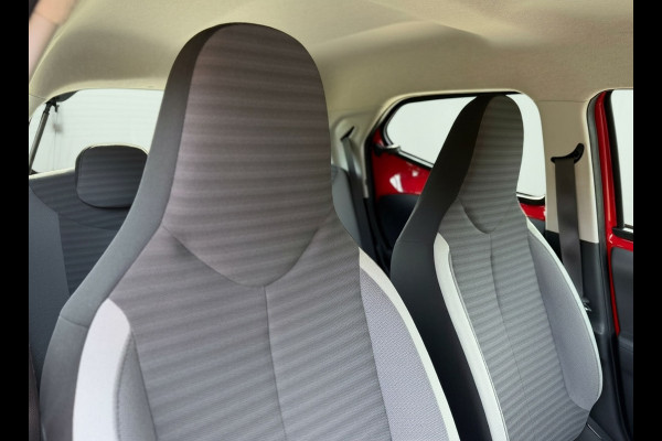 Toyota Aygo 1.0 VVT-i x-play,achteruitrijcamera, airco, 24000 km, NL auto met nationale auto pas
