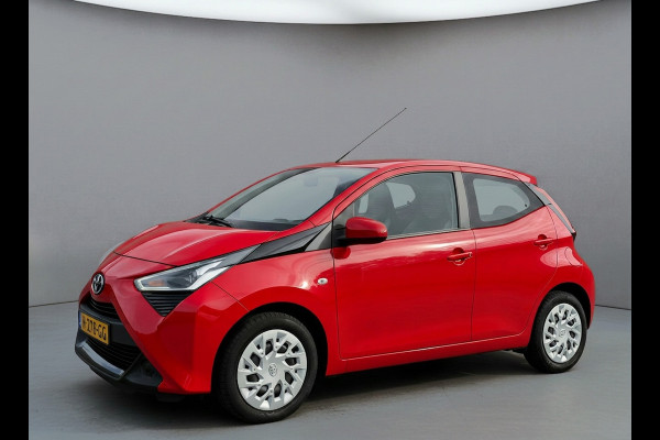 Toyota Aygo 1.0 VVT-i x-play,achteruitrijcamera, airco, 24000 km, NL auto met nationale auto pas