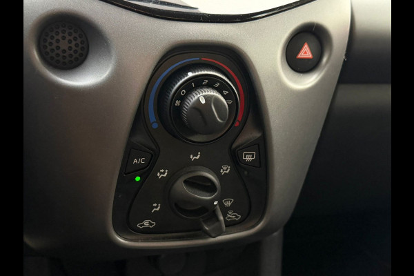Toyota Aygo 1.0 VVT-i x-play,achteruitrijcamera, airco, 24000 km, NL auto met nationale auto pas