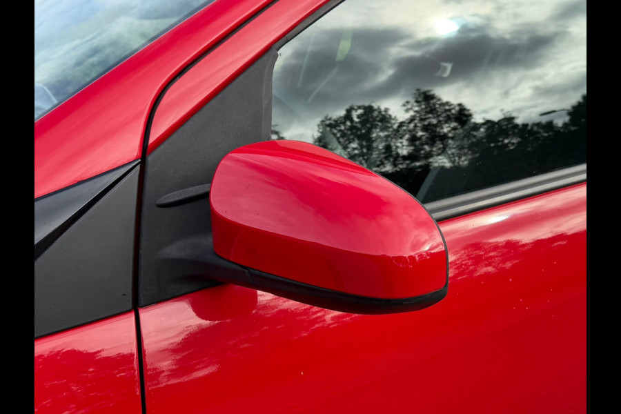 Toyota Aygo 1.0 VVT-i x-play,achteruitrijcamera, airco, 24000 km, NL auto met nationale auto pas
