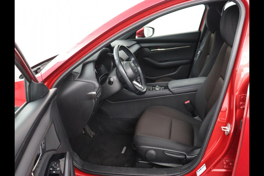 Mazda 3 2.0 e-SkyActiv-X M Hybrid 186 Comfort | Stoelverwarming | Head-Up | Adaptive cruise | Carplay | Camera | Full LED | Navigatie | Climate control | Stuurverwarming | Side Assist