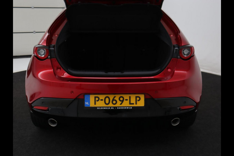 Mazda 3 2.0 e-SkyActiv-X M Hybrid 186 Comfort | Stoelverwarming | Head-Up | Adaptive cruise | Carplay | Camera | Full LED | Navigatie | Climate control | Stuurverwarming | Side Assist
