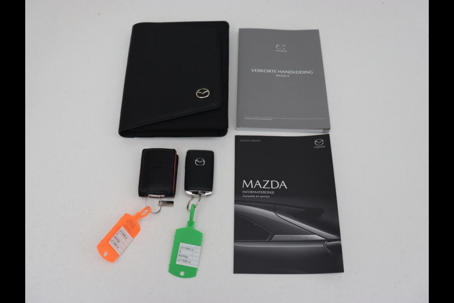Mazda 3 2.0 e-SkyActiv-X M Hybrid 186 Comfort | Stoelverwarming | Head-Up | Adaptive cruise | Carplay | Camera | Full LED | Navigatie | Climate control | Stuurverwarming | Side Assist
